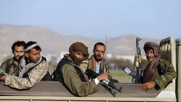 المليشيات الحوثية تشن حملة اختطافات في ثلاث محافظات وتداهم منازل على خلفية مقتل شقيق قائدها