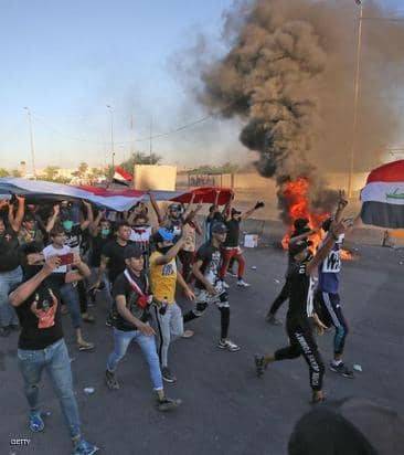 العراق.. إصابة متظاهرين بـ"طعنات مجهولة" في كربلاء