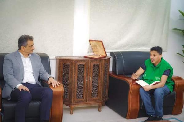 محافظ عدن يلتقي مدير البرنامج السعودي لتنمية وإعمار اليمن