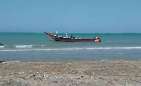 العثور على صيادين ظلا متشبثين بقاربهما 20 ساعة وسط رياح قوية قرب شواطئ المخا