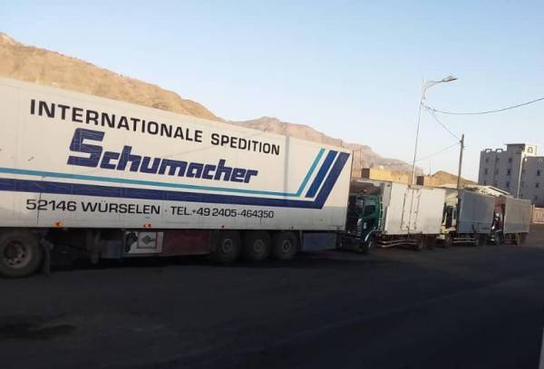 الحوثيون يحتجزون 5 شاحنات أدوية تابعة لمنظمة الهجرة بإب منذ 10 ايام – (صورة)  