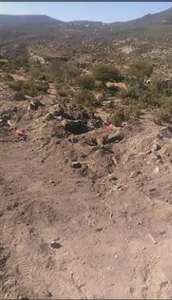 قيادي حوثي يسطو على مقبرة ويحولها إلى سوق في إب