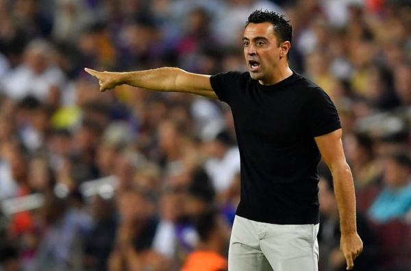 تشافي يرفض لوم الحكم بعد تعادل برشلونة مع إسبانيول في الدوري الإسباني