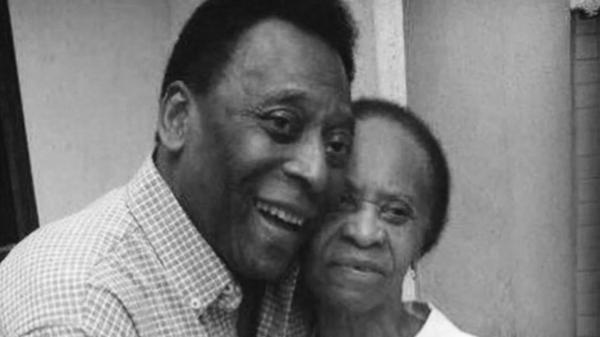 هل أخفوا عنها الخبر؟ والدة بيليه لا تعرف أنه مات