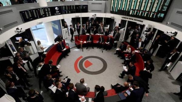 بورصة لندن تتخطى للمرة الأولى عتبة 10 آلاف نقطة