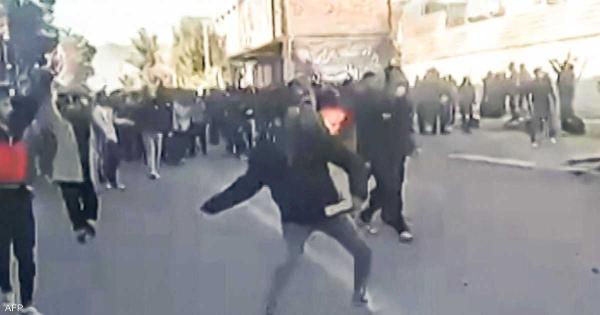 وكالة مهر: مقتل عنصر أمن "بالرصاص" في إيران