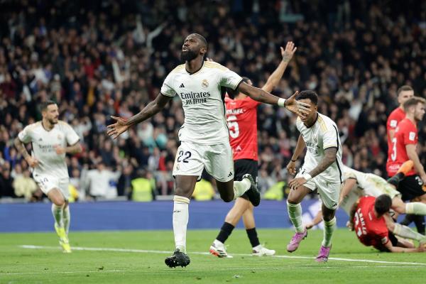 ريال مدريد يفتتح العام الجديد بفوز صعب على مايوركا وينصب نفسه بطلا للشتاء