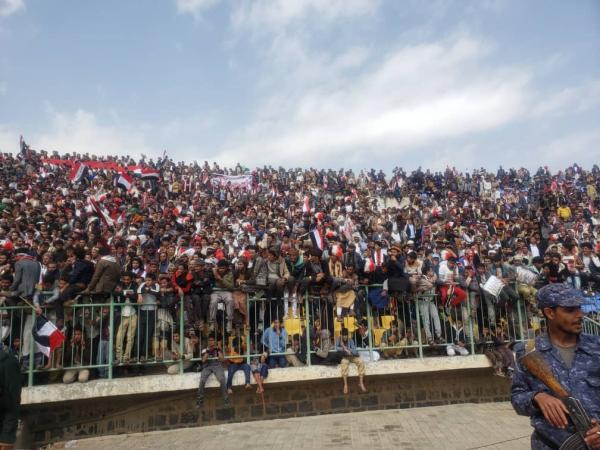 صنعاء .. استقبال شعبي كبير بأعلام وهتافات وطنية لمنتخب الناشئين