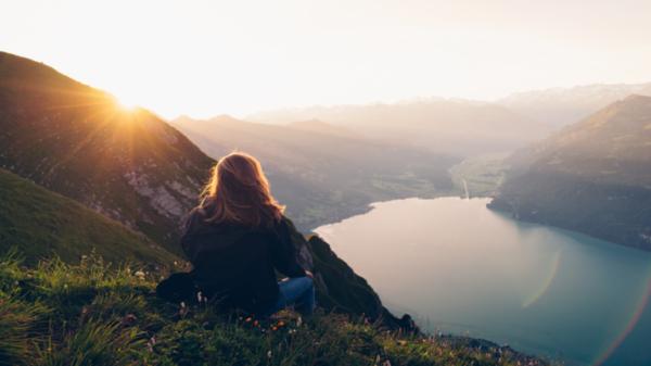 مشروب شائع ورخيص قد يؤدي إلى "طول العمر' ويقلل خطر الوفاة بنسبة 76%!