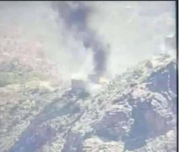 انتقاما لمقتل أحد مشرفيها: عصابة الحوثي تحرق منزل مواطن وتشرد أهله في محافظة أب