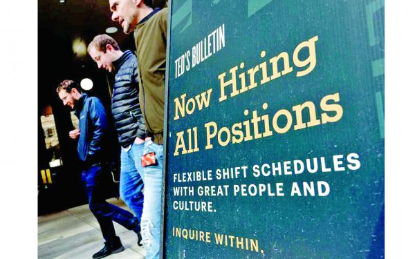 الولايات المتحدة أمام معضلة صعبة بين رفع الأجور ولجم التضخم الشديد