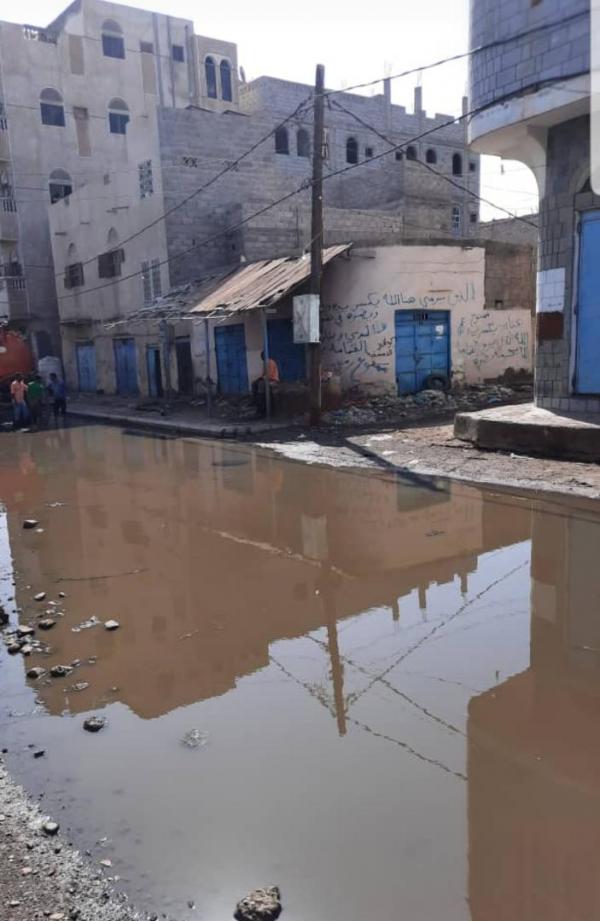 طفح المجاري كابوس يؤرق سكان مدينة الحديدة