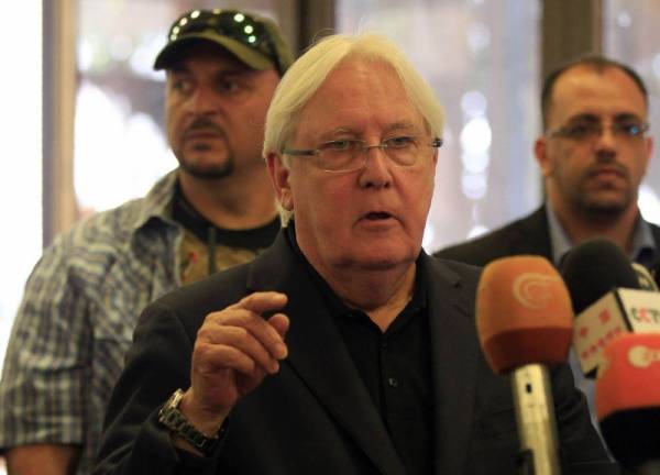 المبعوث الأممي يعلن قبل قليل عن نتائج اتفاق مطار صنعاء الدولي والبنك المركزي.. تفاصيل