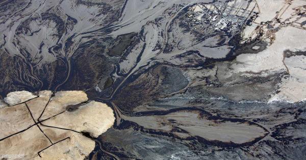 النفط يواصل خسائره مع ارتفاع مخزونات الوقود الأميركية