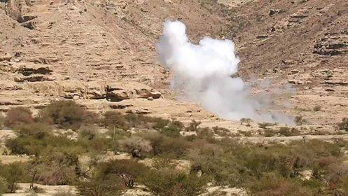 مصرع وجرح عناصر حوثية وتدمير آليات بقصف مدفعي للقوات الحكومية في جبهة الشامية شمالي غرب صعدة