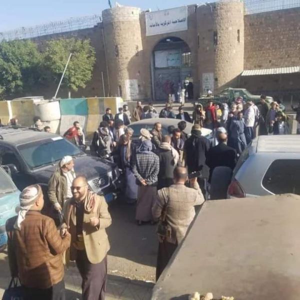 قيادات حوثية تؤجل تنفيذ القصاص بقاتل محمد نعيم والهدف تمييع القضية 