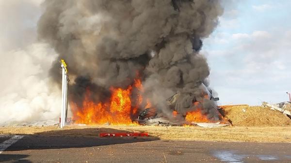 لتعقيد اللغز أكثر.. "الصناديق السوداء" بالطائرة الكورية الجنوبية المنكوبة توقفت عن التسجيل قبل نحو 4 دقائق من وقوع الكارثة