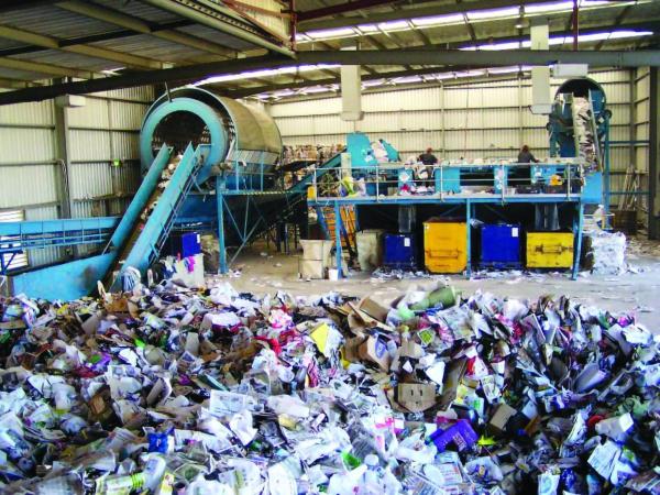 تقنية «إيكوكوبي» تحول النفايات البلاستيكية إلى وحدات خرسانية صديقة للبيئة