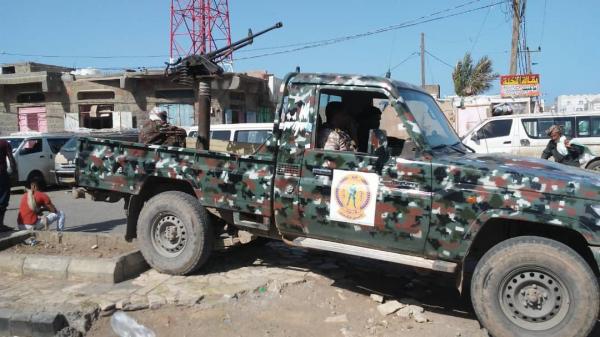 بعد تتبع ورصد.. سقوط متهمًا بارتكاب جرائم جنائية بقبضة أمن الساحل الغربي