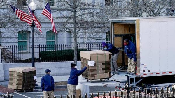 استعداداً لمغادرة ترامب.. صناديق فارغة تدخل البيت الأبيض 