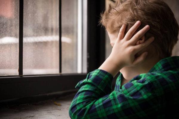 الأحداث الصادمة تؤثر سلباً على دماغ الأطفال
