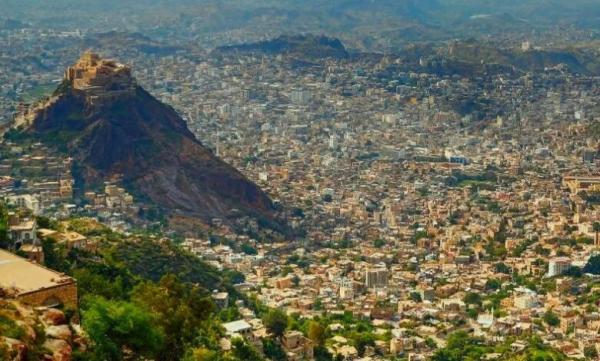 مليشيا الحوثي تصادر هواتف طلاب بشرعب بحثا عن مقاطع فيديوهات تناهضها 