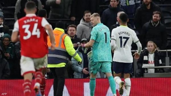 فيديو لواقعة حارس أرسنال.. أحد مشجعي توتنهام في "ورطة كبيرة"