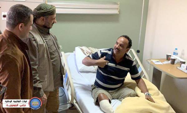 بالصور.. العميد الركن طارق صالح يزور جرحى المقاومة المشتركة الذين يتلقون العلاج في المستشفيات المصرية 