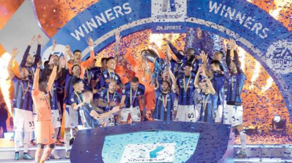 «النيراتزوري» يحرق شباك الميلان بثلاثية ويتوج بالسوبر الإيطالية