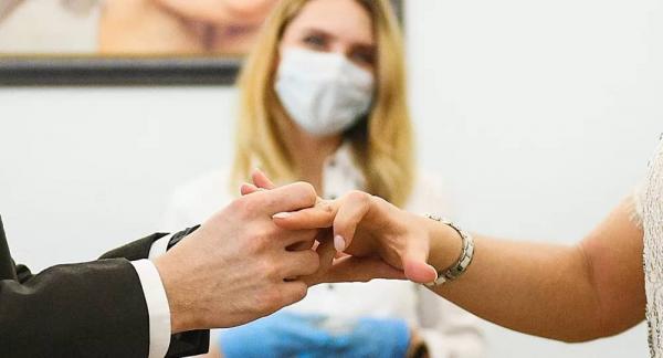 "الإفتاء المصرية" تحسم جدل "زواج التجربة"