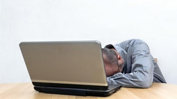 لا تؤجل عمل اليوم إلى الغد.. دراسة تكشف عن عواقب خطيرة للتسويف