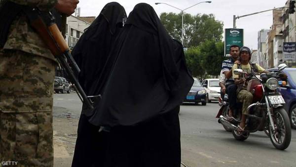 تقرير دولي يفضح الحوثيين: الاتهام بالدعارة سلاح المليشيا ضد النساء وعنف جنسي بسجونهم