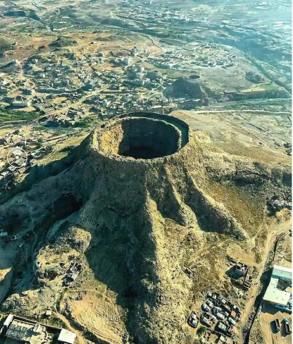 السفارة الصينية تنشر صورة وتقول انها لبركان في اليمن 