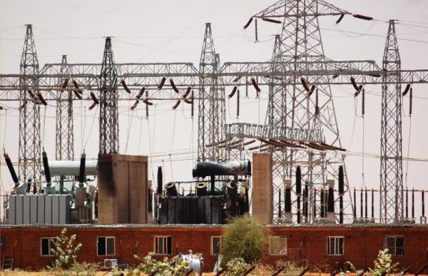 مسيرات "الدعم السريع" تغرق السودان في الظلام