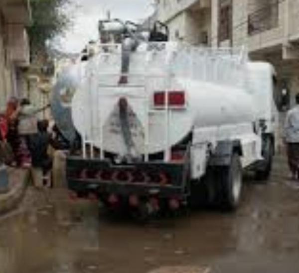 أصحاب (الوايتات) بالبيضاء يربطون تخفيض تسعيرة المياه بوقف إتاوات الحوثي 