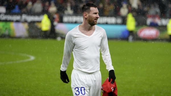 ميسي يوجه ضربة موجعة لباريس سان جيرمان