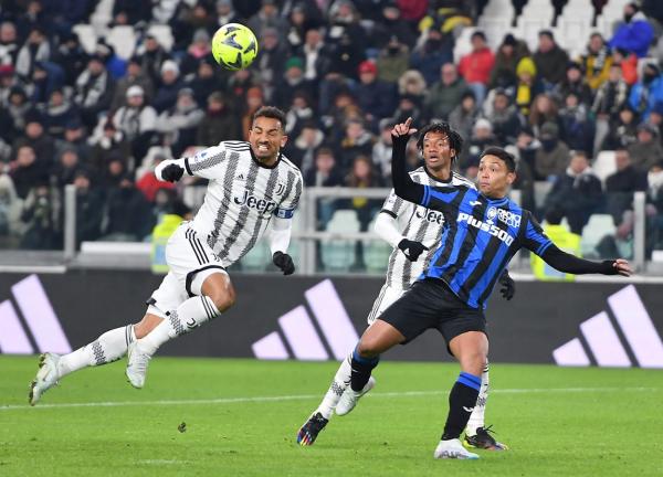 يوفنتوس يبدأ رحلة تعويض النقاط الـ 15 في الدوري الإيطالي بتعادل مع أتالانتا
