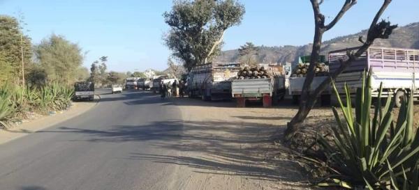 سائقو الغاز بتعز يهددون بالإضراب احتجاجا على تساهل الأمن في ضبط معتدين 