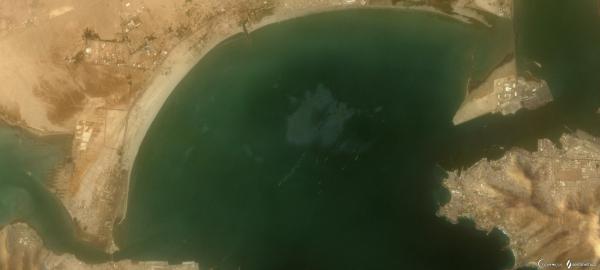 سفن العيسي تضرب البيئة البحرية مجددا.. تسرب نفطي قبالة سقطرى 