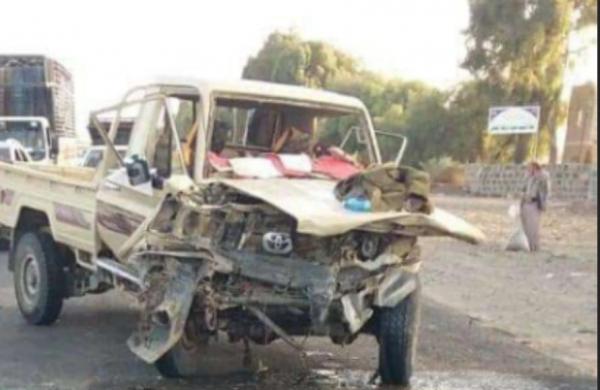 طقم حوثي يعكس الخط الرئيسي بذمار ويقتل 8 مواطنين 