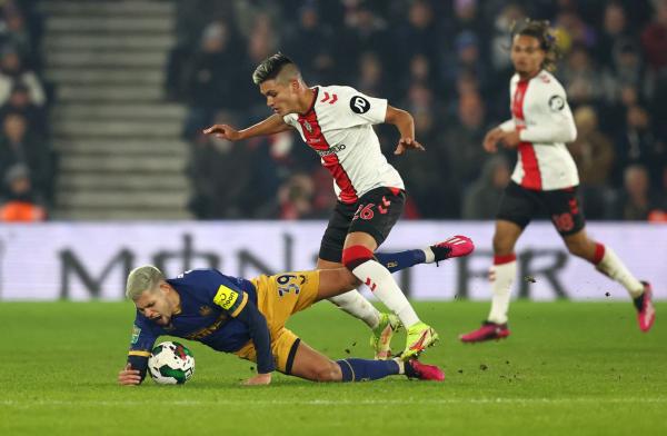 نيوكاسل يقترب من نهائي كأس رابطة الأندية الإنجليزية