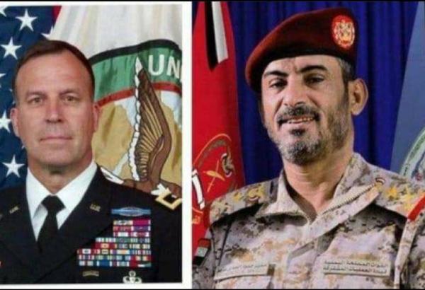 قائد القيادة المركزية الأمريكية يهاتف صغير بن عزيز