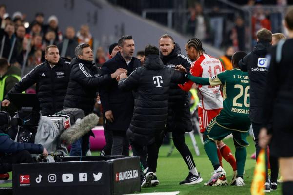 إيقاف مدرب أونيون 3 مباريات لدفعه ساني لاعب بايرن