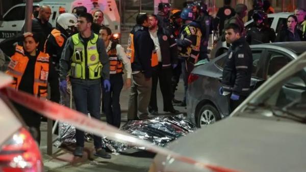 إسرائيل تعتقل 42 شخصاً في القدس وتعزز قواتها في الضفة