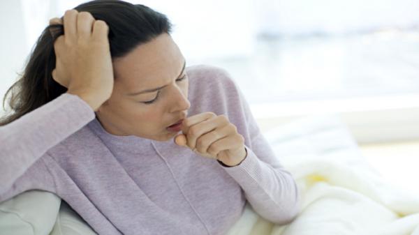 نصائح الخبراء للتخلص من السعال المزعج هذا الشتاء!