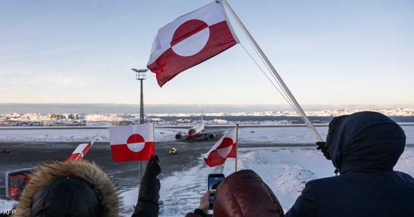 الدنمارك والولايات المتحدة وغرينلاند تبدأ محادثات لحل الأزمة الدبلوماسية حول القطب الشمالي