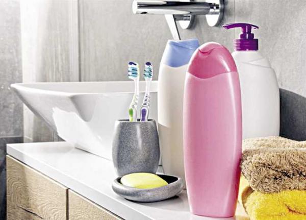 «فوارغ» الشامبو والبلسم البلاستيكية تهدد بريطانيا بأزمة