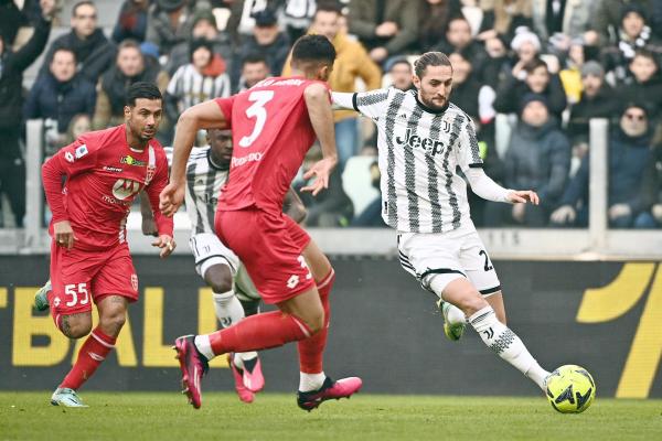 ميلان يواصل كبوته.. ومونزا يضاعف محنة يوفنتوس في الدوري الإيطالي