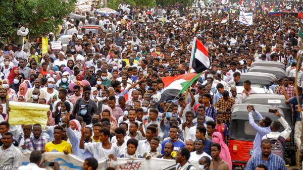 السودان.. إطلاق غاز لتفريق محتجين قرب القصر الرئاسي