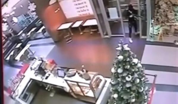 سطو مسلح على "ماكدونالدز" في لبنان